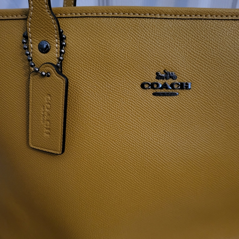 COACH BAG (MUSTARD COLOR) LIKE NEW, EXTREMELY CLEAN!! - Picture 5 of 10